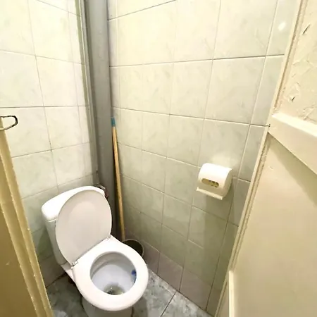 у львові на вулиці огієнка 11 біля заліізничного вокзалу * Львів