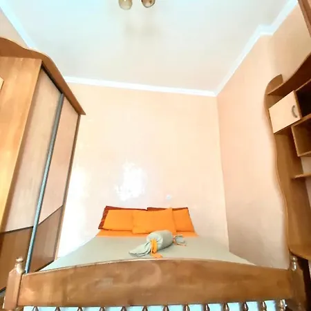 у львові на вулиці огієнка 11 біля заліізничного вокзалу