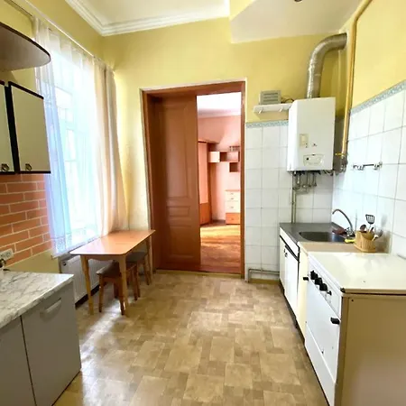 вул огієнка 11 біля залізничного вокзалу * Lviv