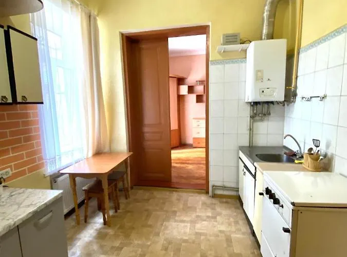 вул огієнка 11 біля залізничного вокзалу * リヴィウ