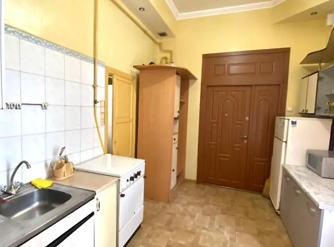 вул огієнка 11 біля залізничного вокзалу * Lviv